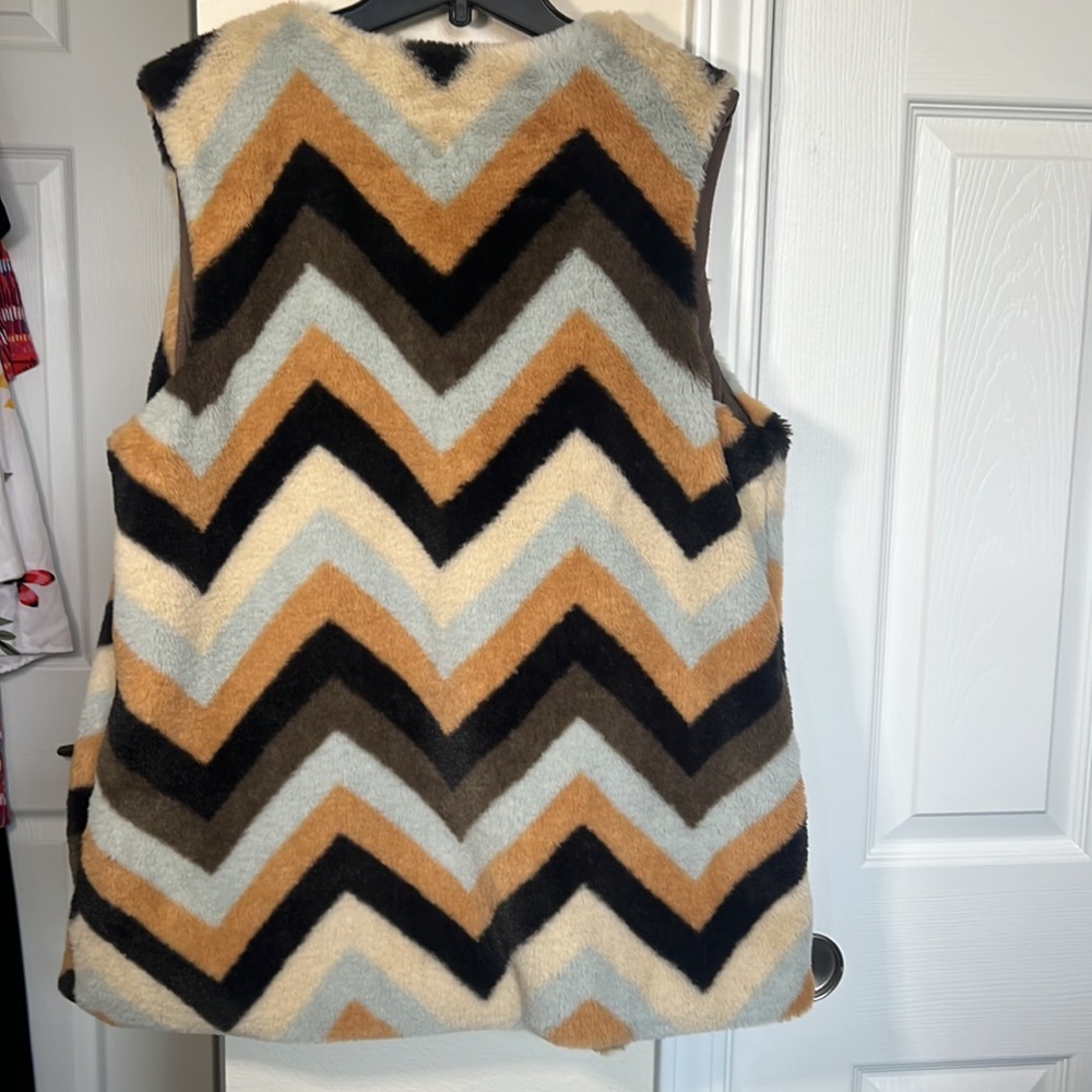 Cozy, Fun, Retro, Multicolored Zig Zag Chevron Fa… - image 4